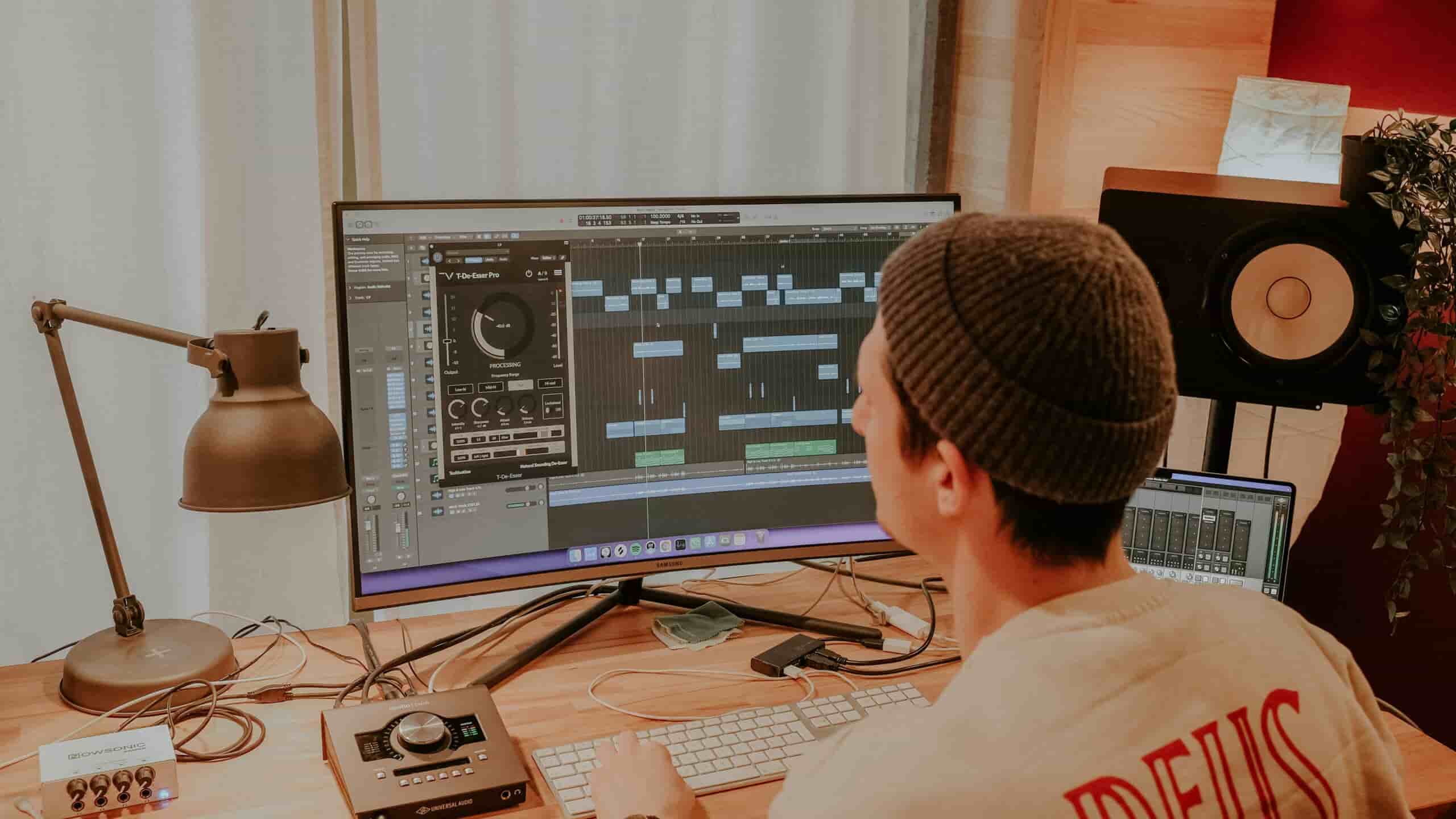 Man using logic pro