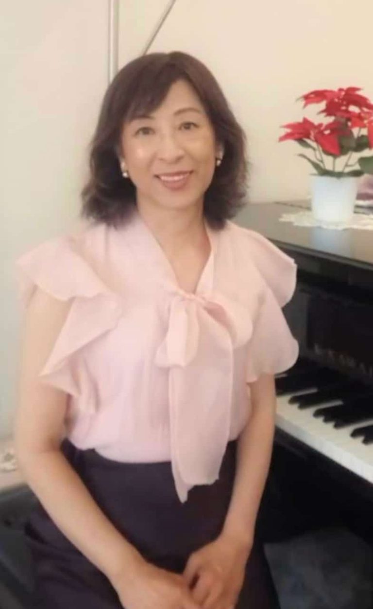 Lien, Piano teacher