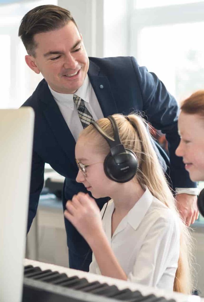 Jaime Gibson, clarinet, saxophone and piano teacher