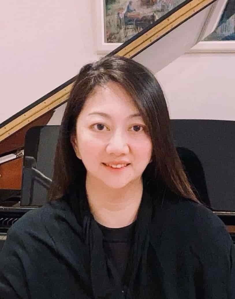 Brenda, Piano teacher