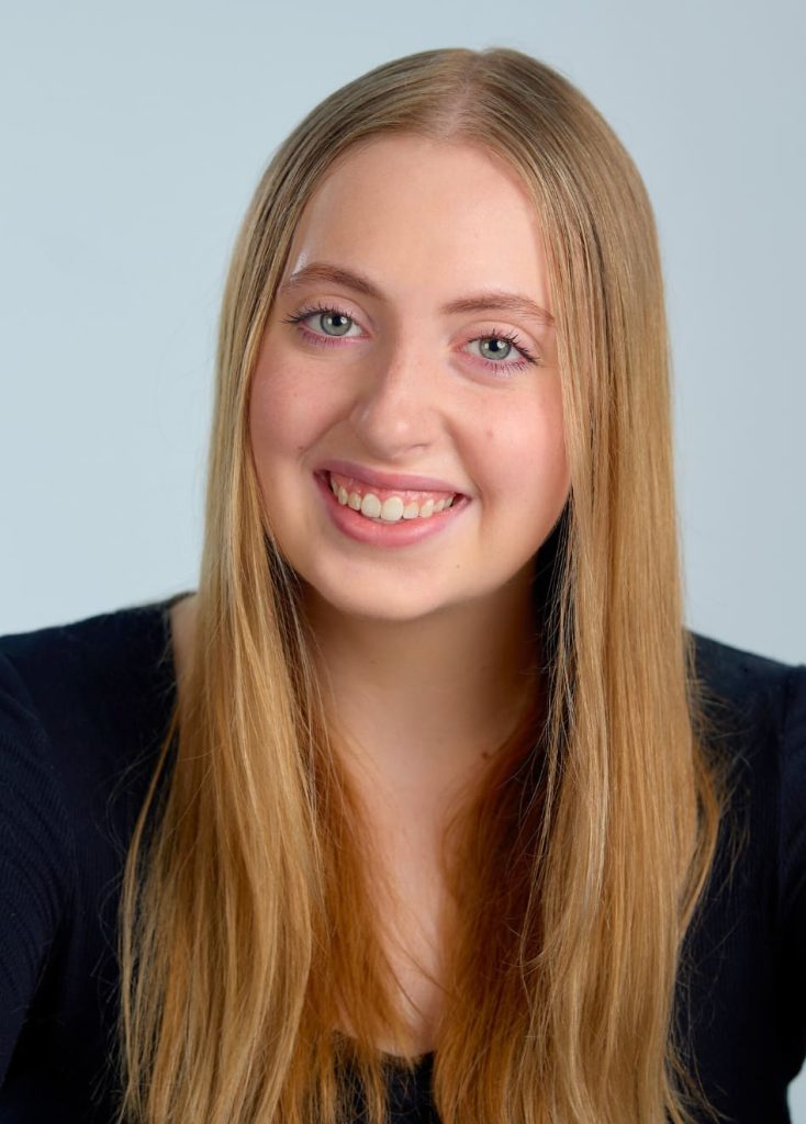 Maisy, singing, songwriting, and music theory teacher