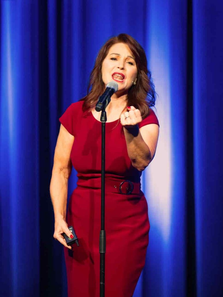 Elisa, singing teacher