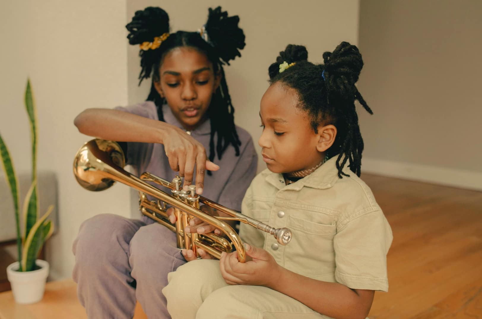Girls in trumpet lesson