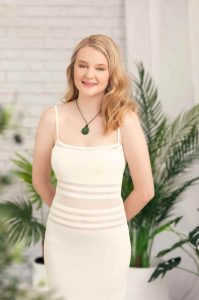 Bella - singing, guitar, ukulele, songwriting and music theory teacher