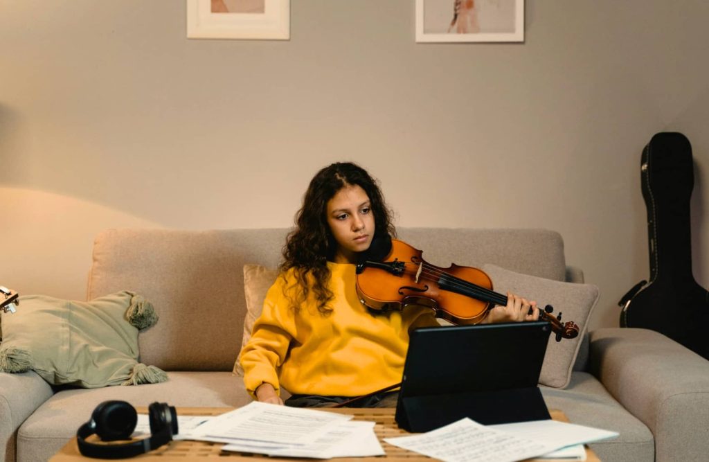 Girl in online violin lesson