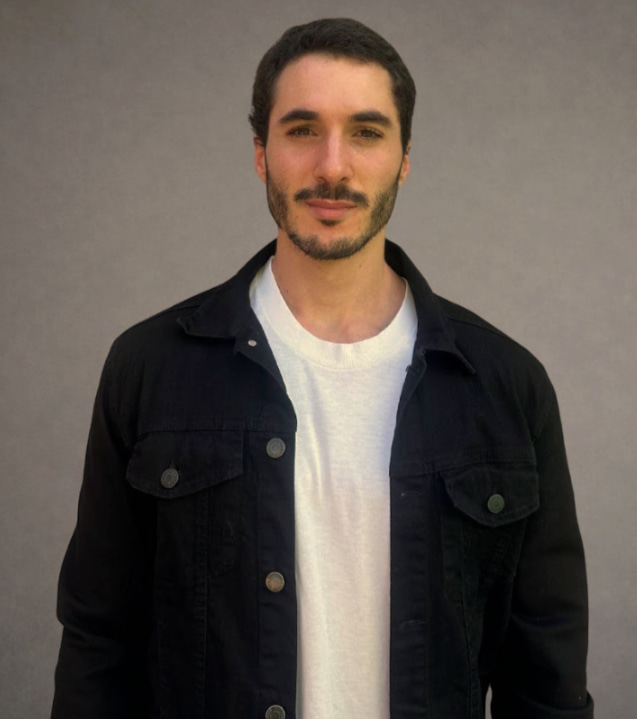 Luciano - Piano, composition and music theory teacher