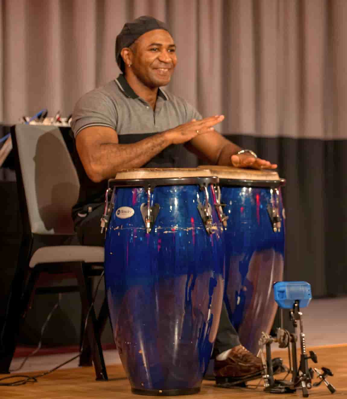 Yurisander, Percussion teacher