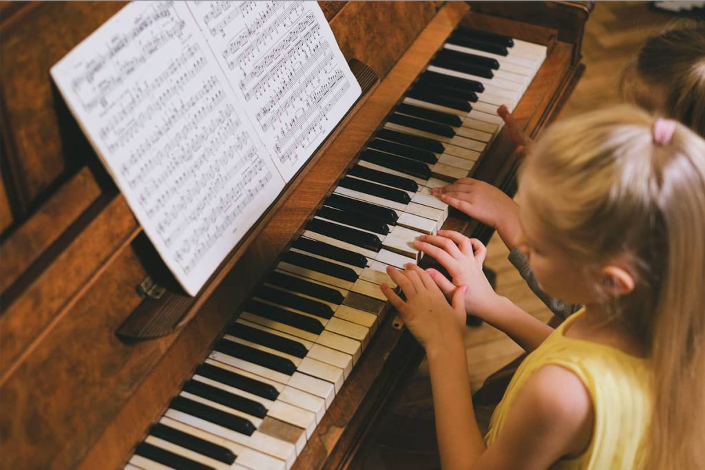 girl-playing-piano-in-lessons