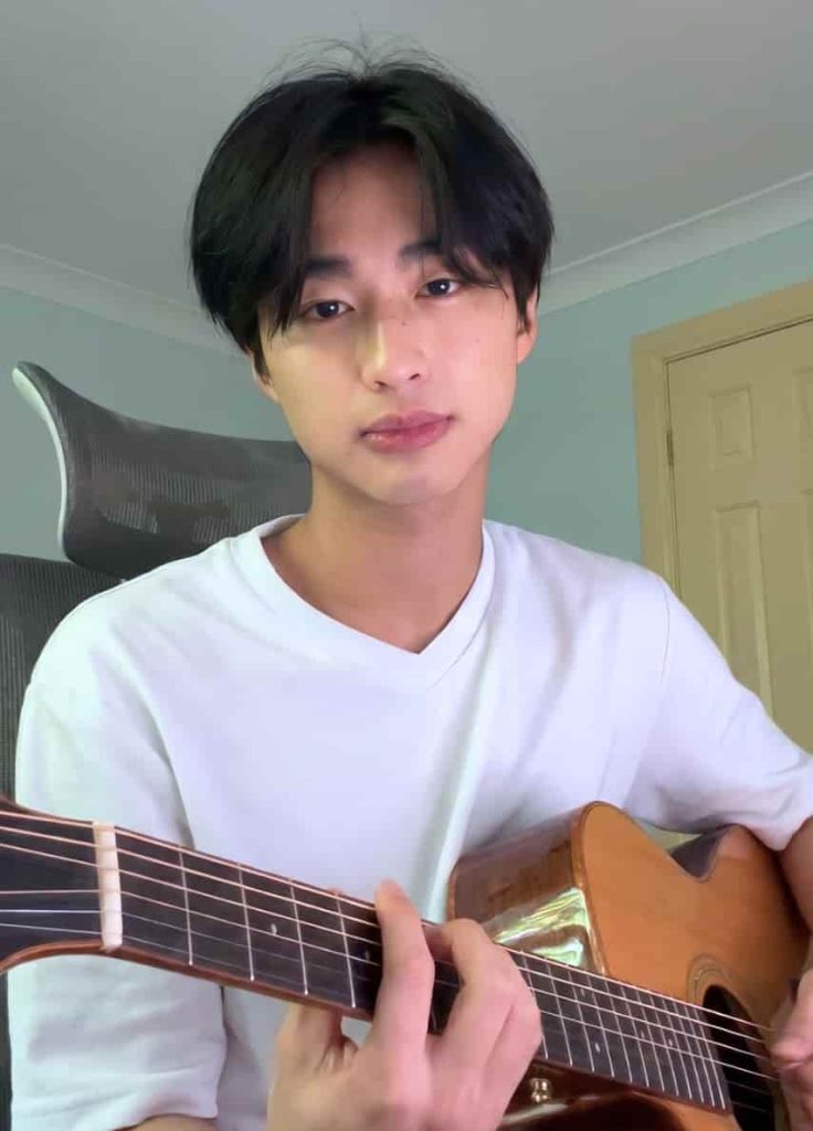 Roger — Acoustic & Electric Guitar Teacher