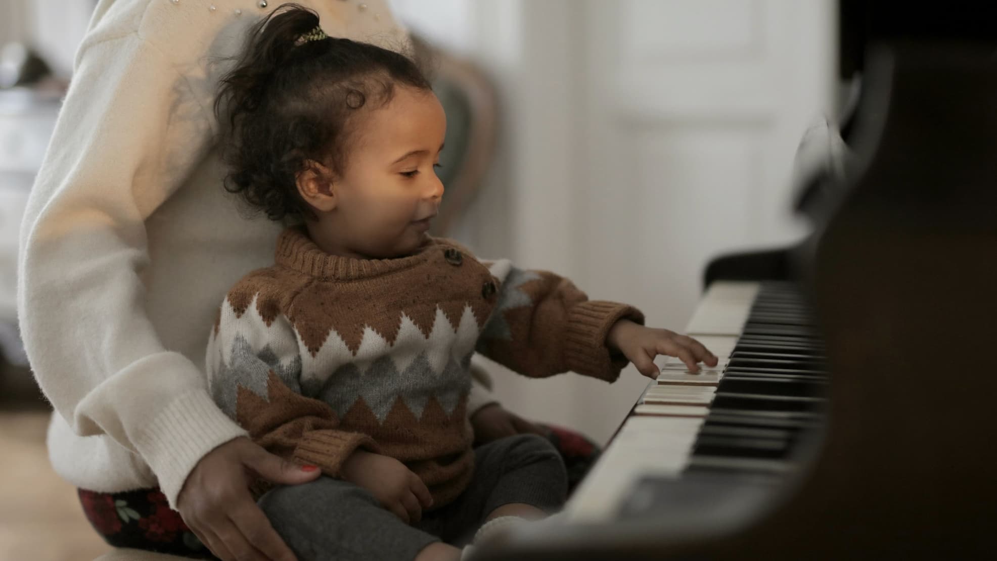 A kid starts learning music lesson
