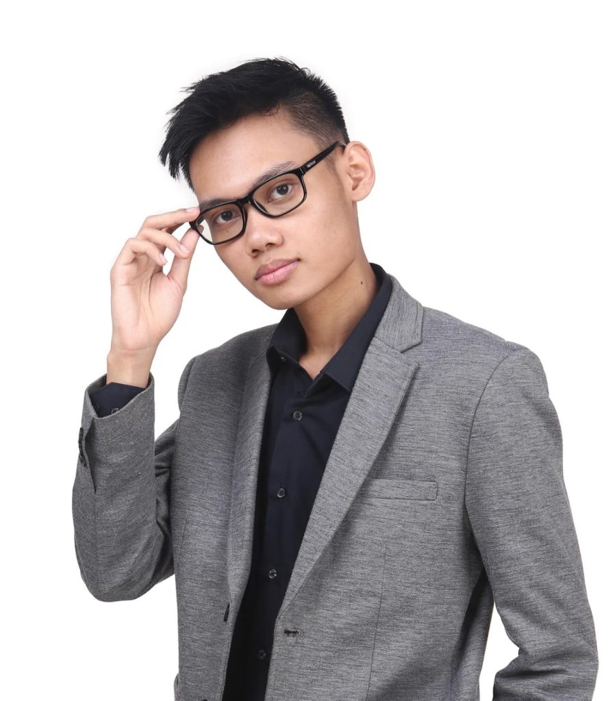 Revi — Piano, Cello & Music Theory Teacher