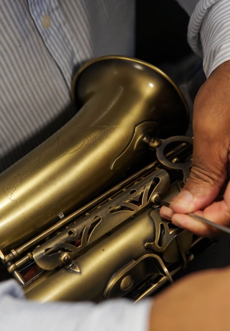 cleaning saxophone