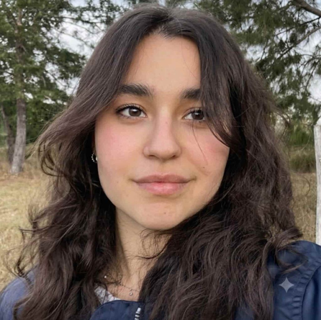 Gia — Singing Teacher