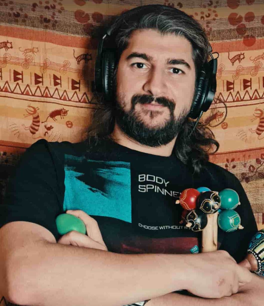 Vahid — Guitar, Piano and Music Composition Teacher