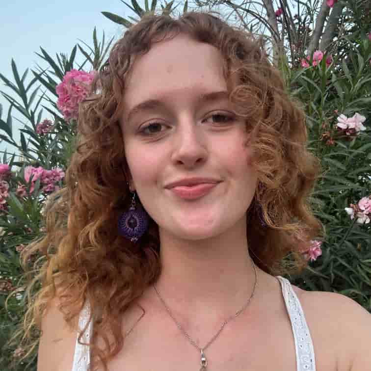 Imogen — Saxophone, Guitar, Theory & Composition Teacher
